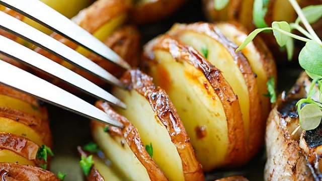 Печени картофи с подправки и чесън/ Garlic Herb Roasted Potatoes | Easy Delicious Recipes