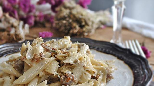 Безглутенови макарони с манатарки и месо / Gluten free penne pasta with sausage and porcini mushrooms