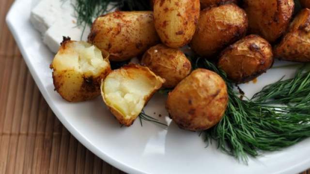 Пресни картофи на фурна с подправки
