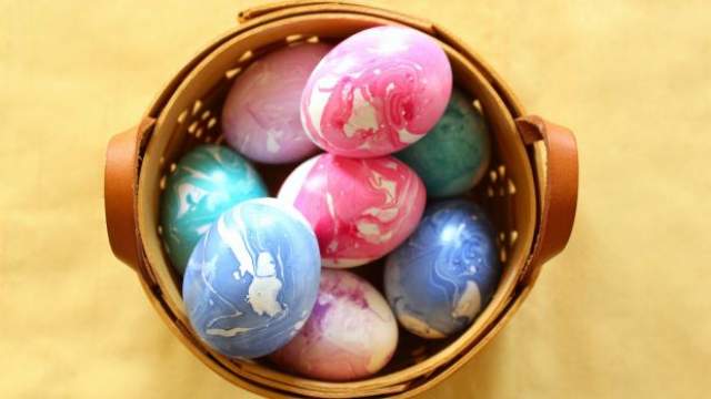 Лесен и красив начин за боядисване на яйца