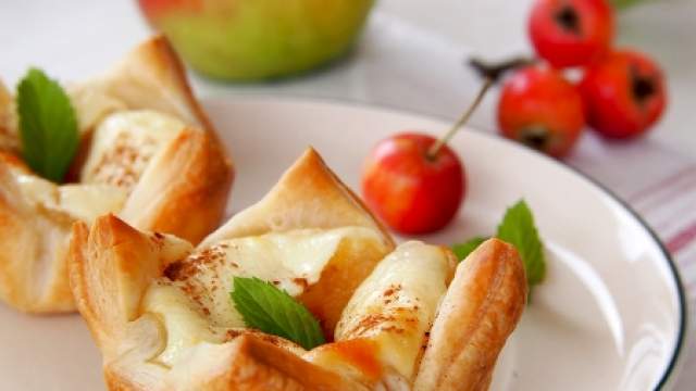 Ябълкови сладкиши с многолистно тесто