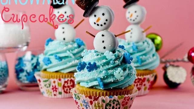 Snowman Christmas Cupcakes - Confessions of a Cookbook Queen