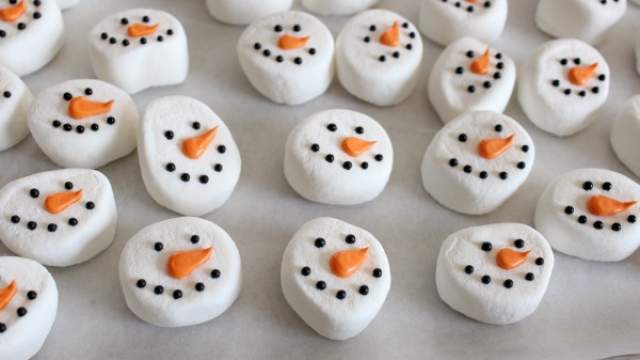 Easy Snowman Marshmallows | The Sweet Adventures of Sugar Belle